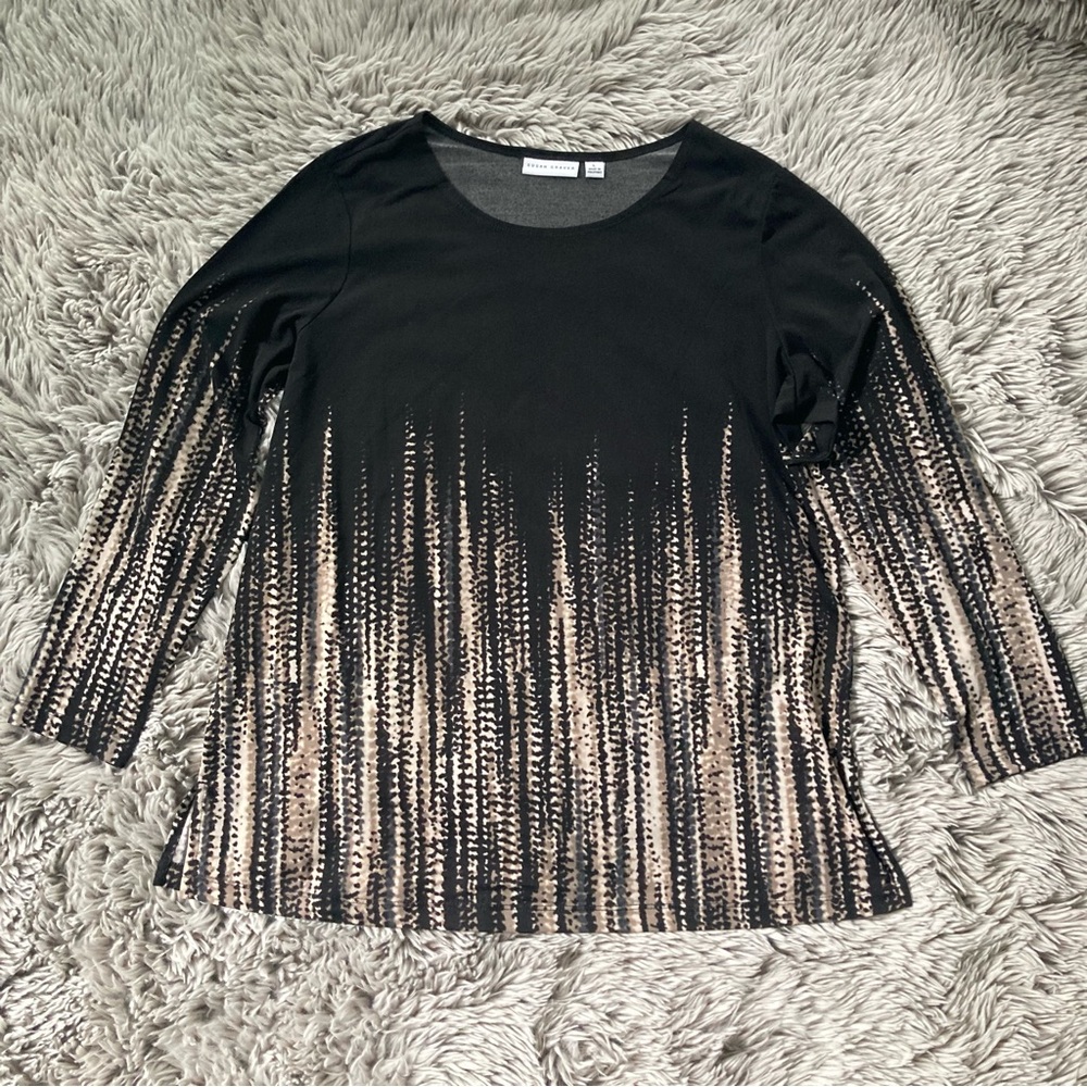 Susan Graver Large Black and Gold Patterned Blouse Poly Blend - Picture 2 of 7
